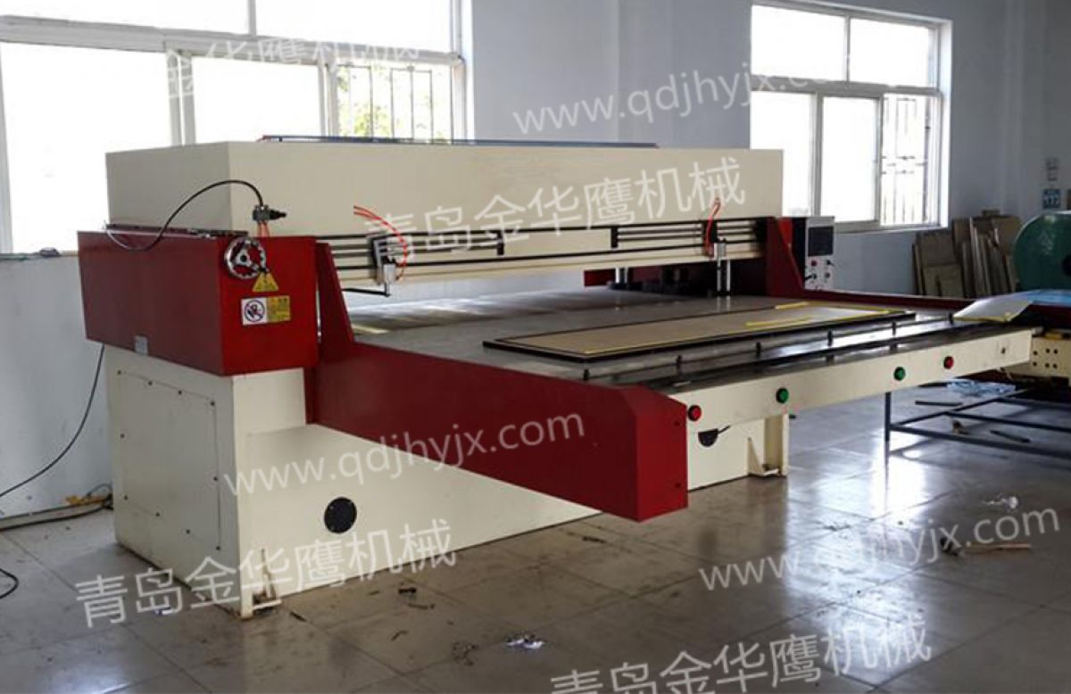Máy cắt dập thủy lực truyền nguyên liệu một bên